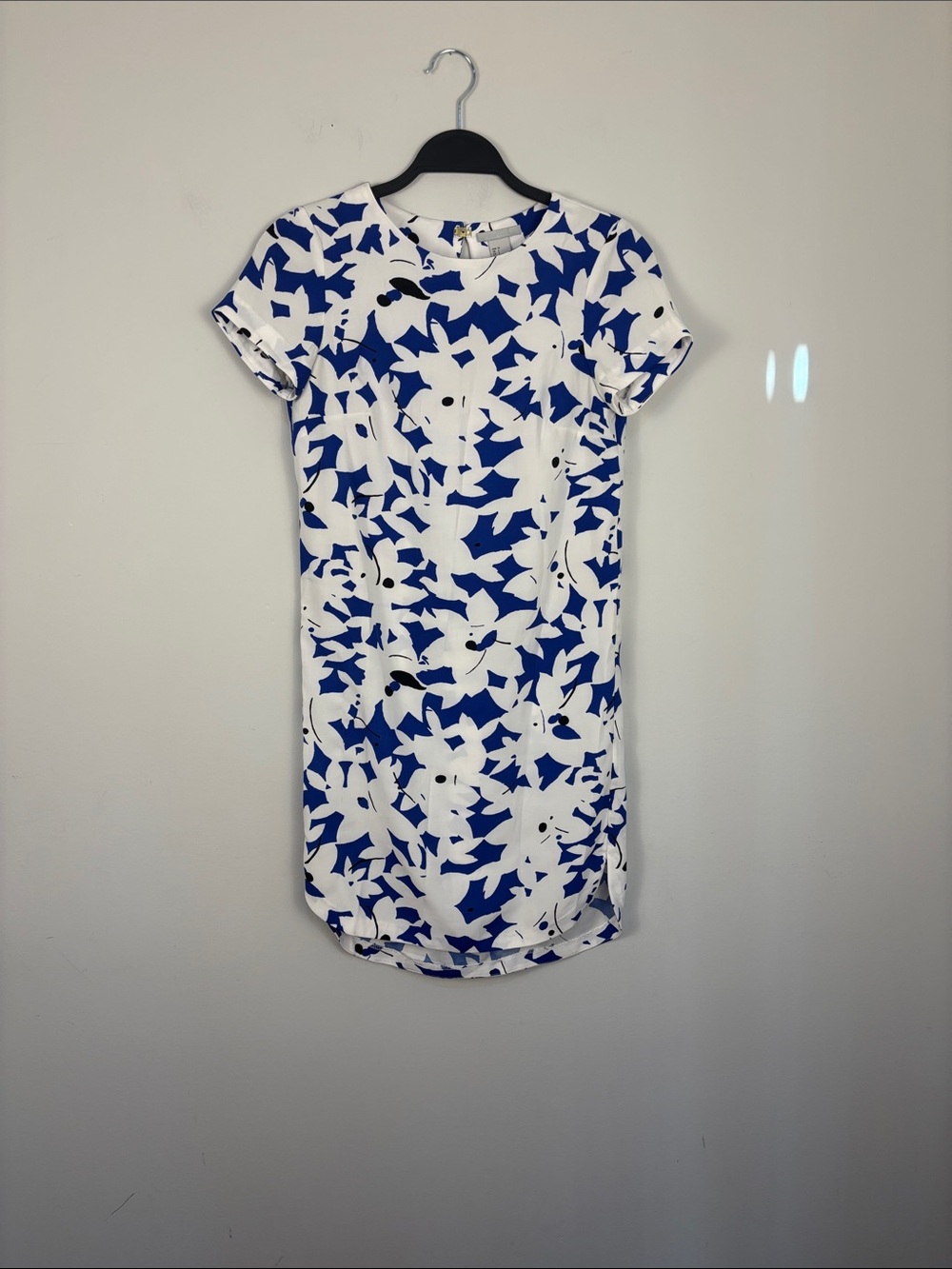 H&M Blue and White Floral Shift Dress Size 2